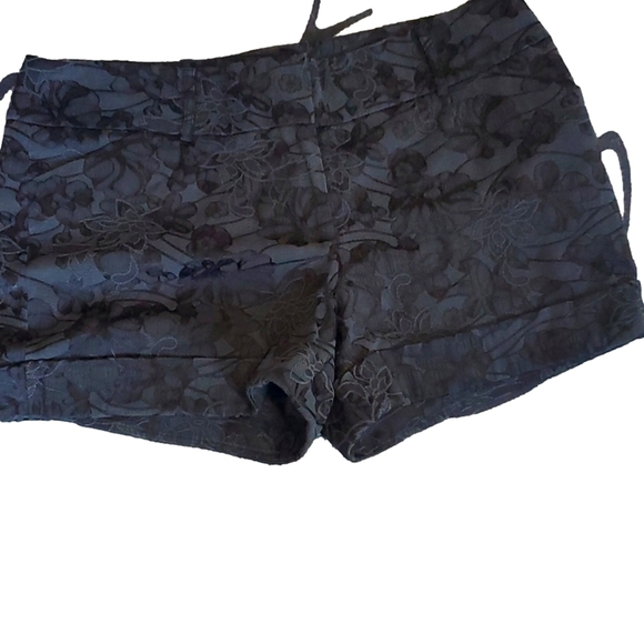 Smart Set Pants - Smart set Black Embossed shorts size 16